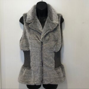 Romeo & Juliet Couture Gray Faux Fur Wool Blend Vest Sz M EUC